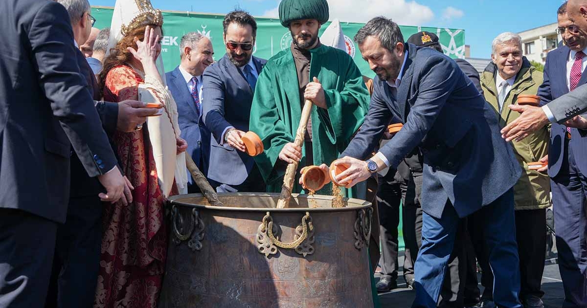 MANİSA’DA NEVRUZ ATEŞİ YAKILDI, MESİR FESTİVALİ BAŞLADI