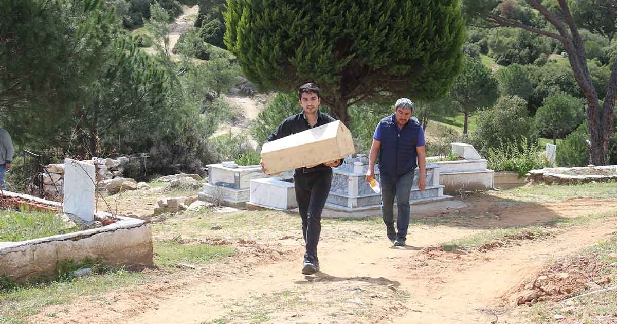 ÖZ BABALARI TARAFINDAN ÖLDÜRÜLEN BEBEKLER AYNI TABUTTA TAŞINDI