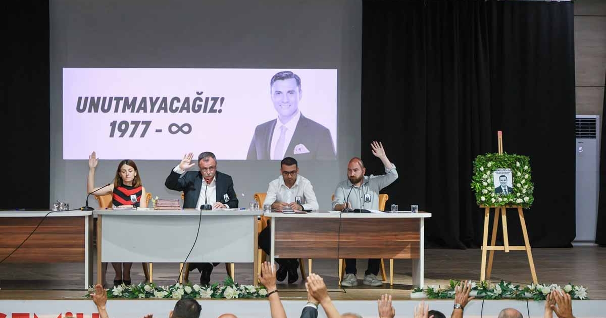 YUNUSEMRE MİLLET ÇARŞISINA FERDİ ZEYREK İSMİ VERİLDİ