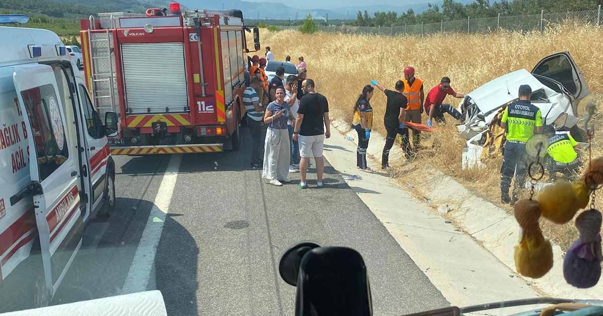 KIRKAĞAÇ'TA FECİ KAZA: 1'İ AĞIR 4 YARALI