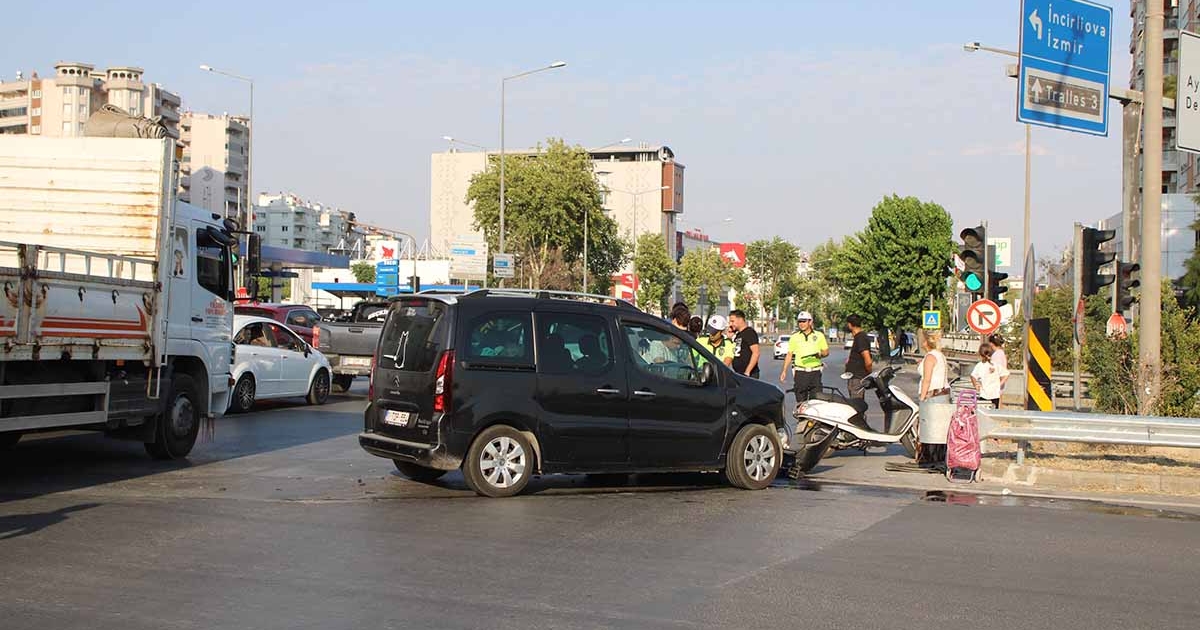 KIRMIZI IŞIK İHLALİ KAZA GETİRDİ: 1 YARALI