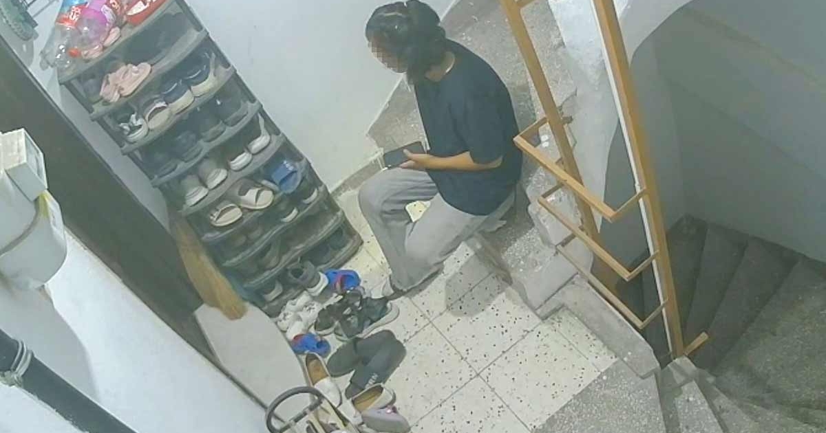 MANİSA'DA AYAKKABI HIRSIZI GÜVENLİK KAMERASINA YAKALANDI