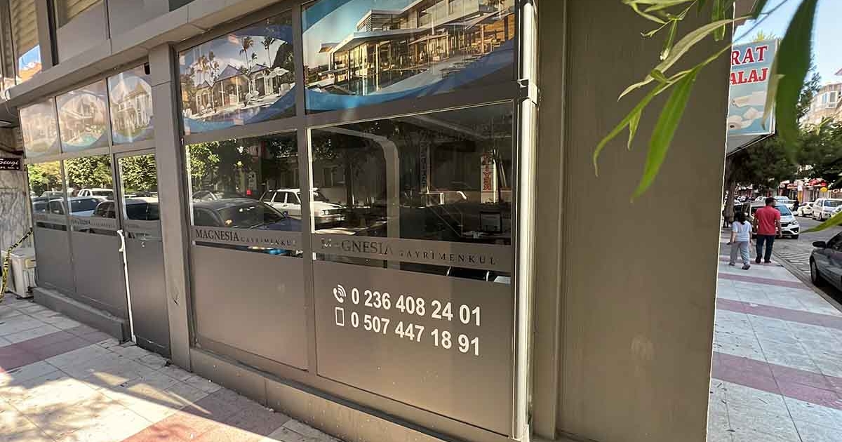 MANİSA'DA EMLAK OFİSİNDE SİLAHLI KAVGA: 1 ÖLÜ, 3 YARALI