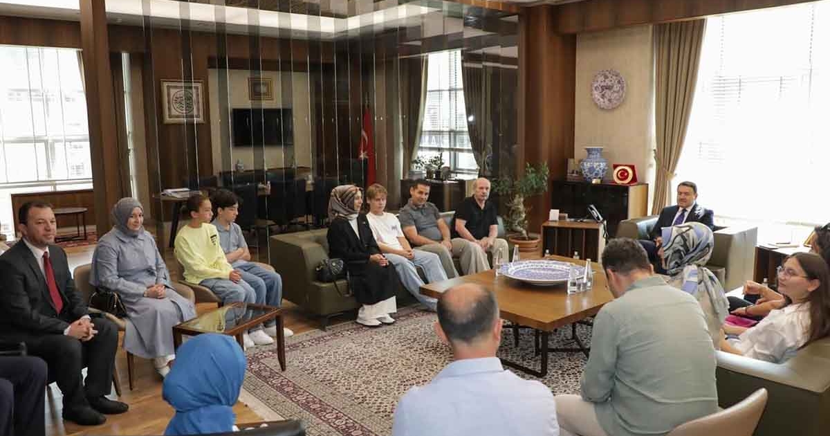 VALİ MUSA IŞIN, LGS 2025 TÜRKİYE BİRİNCİLERİNİ MAKAMINDA AĞIRLADI