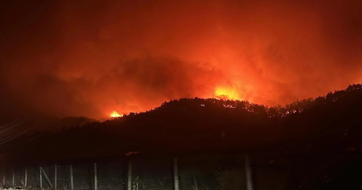 ÇANAKKALE'DE YANGIN BÜYÜYOR, KÖYLER BOŞALTILDI