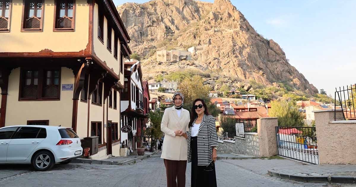 TÜRK SİNEMASININ SULTANI AFYONKARAHİSAR'I GEZDİ