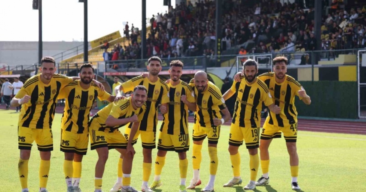 ALİAĞA FK, HEM SAVUNMASIYLA HEM DE HÜCUMUYLA ÖNE ÇIKIYOR