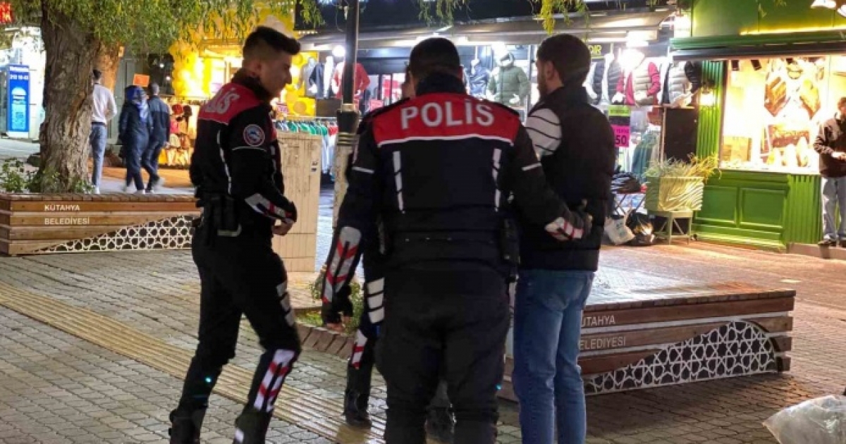 KÜTAHYA’DA ASAYİŞ UYGULAMALARINDA 50 ARANAN ŞAHIS YAKALANDI
