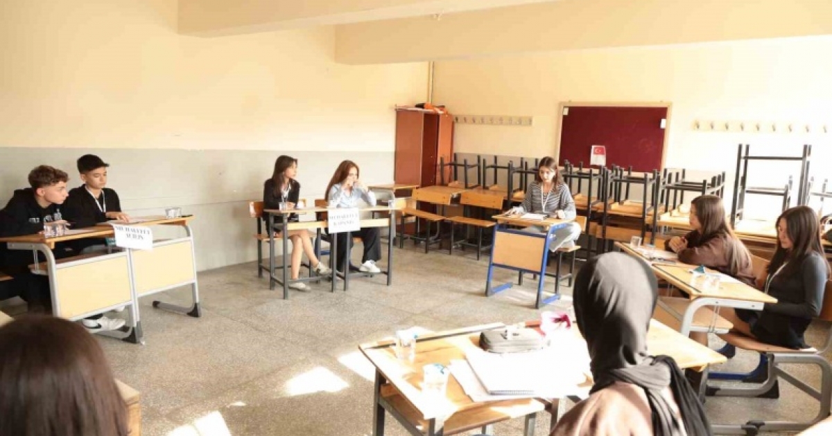 NAZİLLİ’DE MÜNAZARA TURNUVASI’NA YOĞUN İLGİ