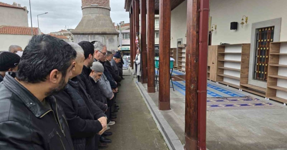 KIRKAĞAÇ’IN TARİHİ ÇINARI 112 YAŞINDA HAYATINI KAYBETTİ
