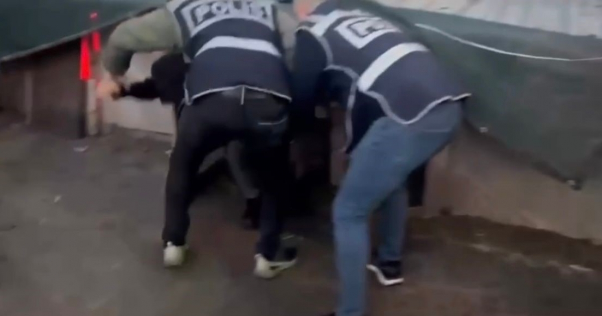 KÜMESTEN GELEN ÖKSÜRÜK SESİ, 44 YIL HAPİS CEZASI OLAN FİRARİYİ YAKALATTI
