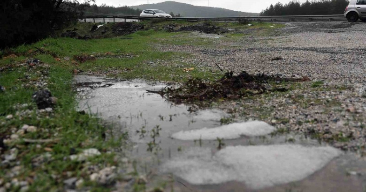 MUĞLA’DA SAĞANAK YAĞMUR İLE BİRLİKTE DOLU YAĞDI
