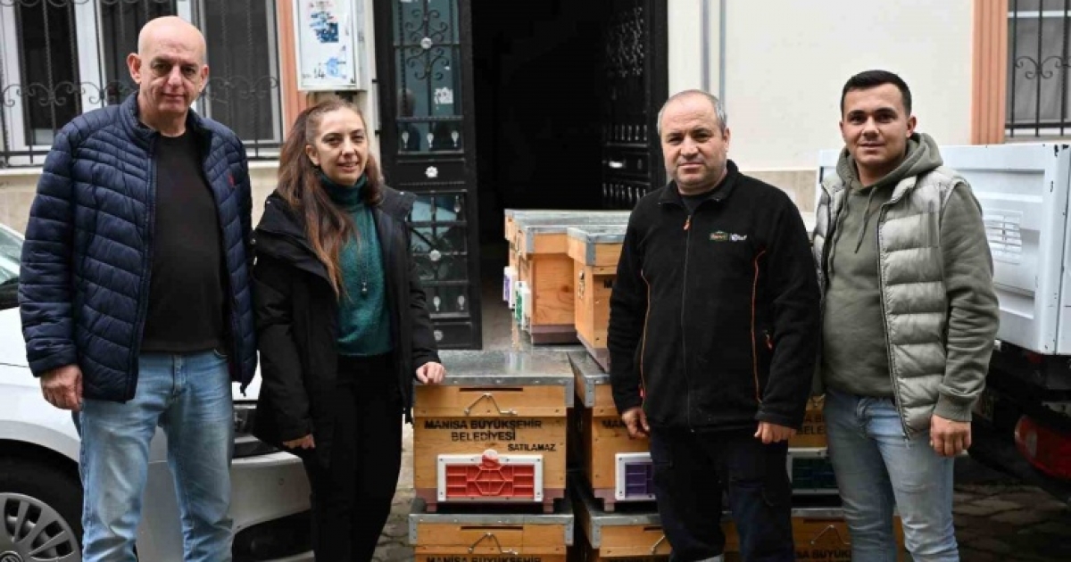 MANİSA BÜYÜKŞEHİR’DEN SEL MAĞDURU ARICIYA KOVAN DESTEĞİ
