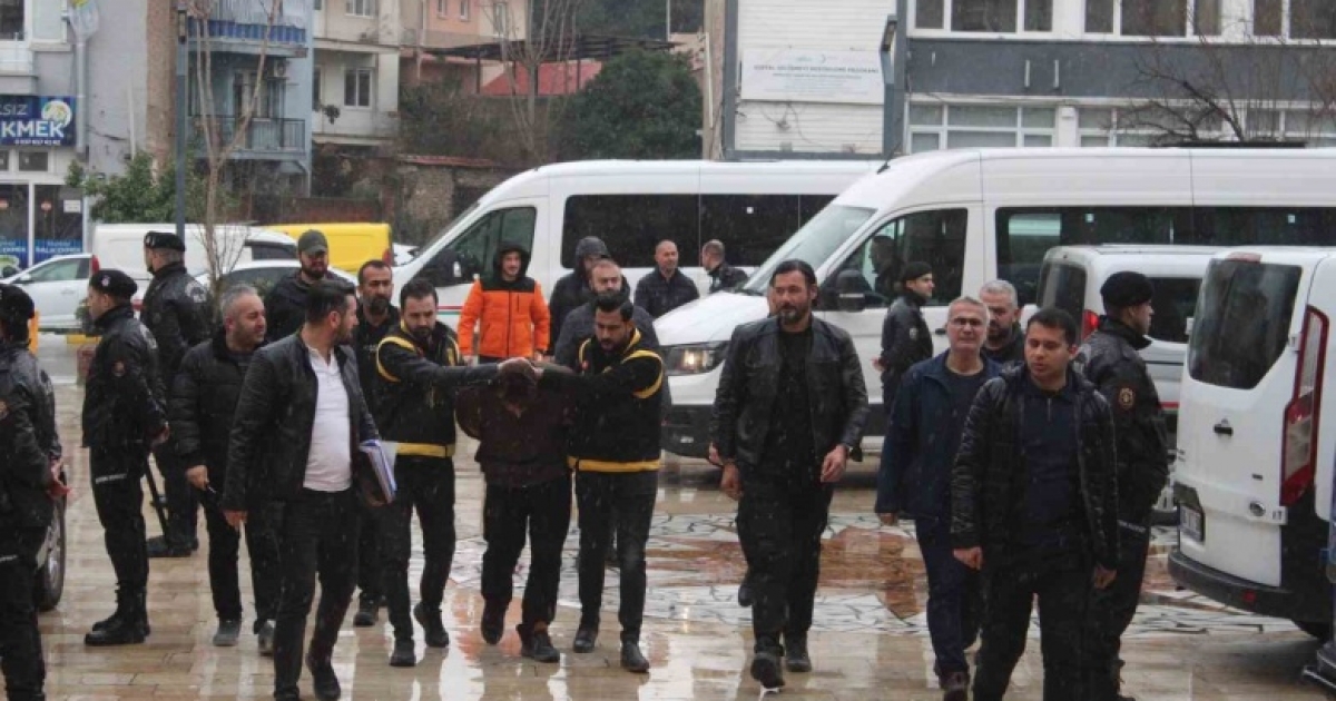 ÇAKALOĞLU CİNAYETİNİN ŞÜPHELİSİ TUTUKLANDI
