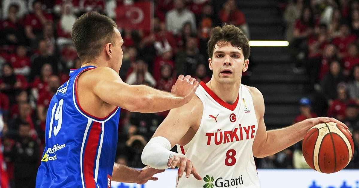 12 DEV ADAM SIRBİSTAN'I DEPLASMANDA DEVİRİP GRUPTAN ÇIKTI