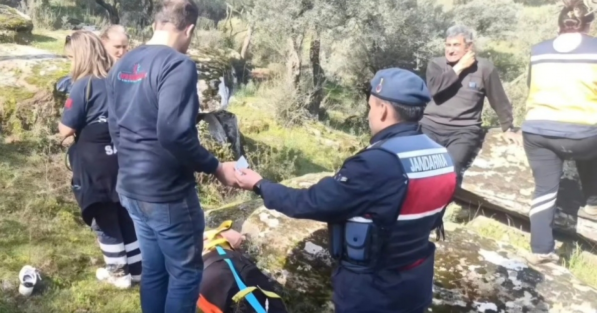 KAYALIKTAN DÜŞEN KADIN EKİPLERİN ÇALIŞMASI İLE KURTARILDI
