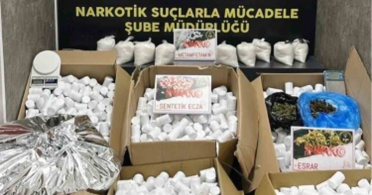 İZMİR’DE 366 BİN 400 UYUŞTURUCU HAP ELE GEÇİRİLDİ
