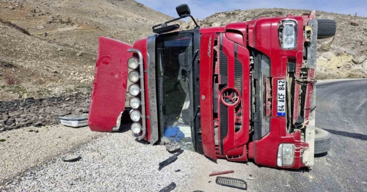 KÖMÜR YÜKLÜ TIR DEVRİLDİ 1 KİŞİ YARALANDI
