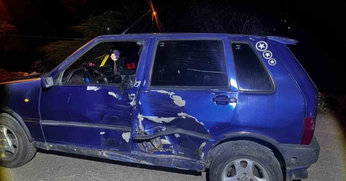 OTOMOBİLİN MOTOSİKLETLE ÇARPIŞTIĞI KAZADA 2 KİŞİ YARALANDI
