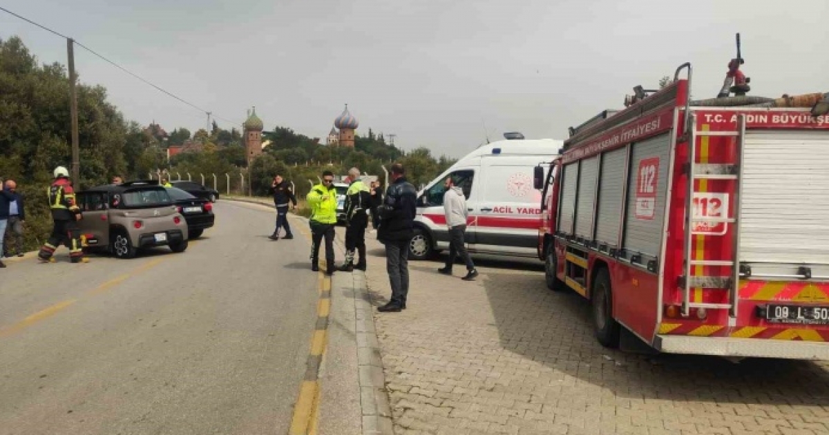 KUŞADASI’NDA OTOMOBİL İLE ELEKTRİKLİ ARAÇ KAFA KAFAYA ÇARPIŞTI: 4 YARALI
