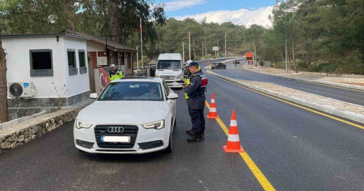 MUĞLA’DA 2 AYDA 4 BİN 128 ARAÇ TRAFİKTEN MEN EDİLDİ
