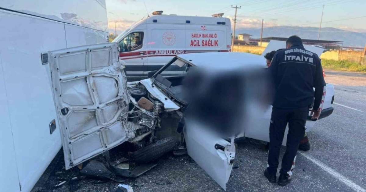 NAZİLLİ’DE YOLCU OTOBÜSÜ İLE ÇARPIŞAN OTOMOBİL SÜRÜCÜSÜ HAYATINI KAYBETTİ
