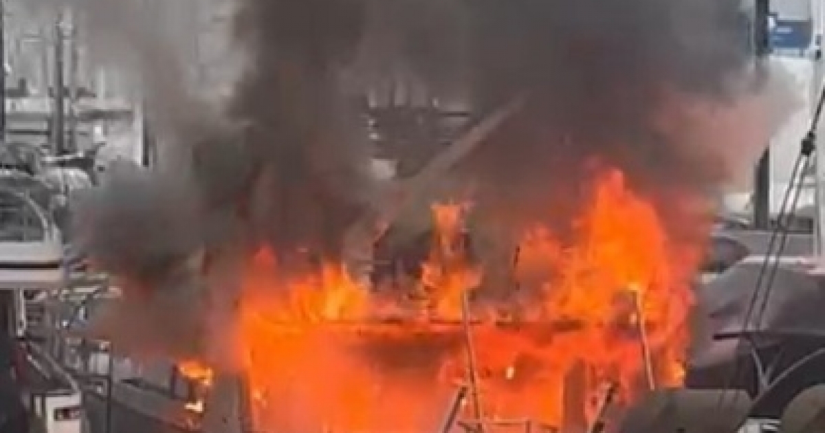 BODRUM’DA SADRİ ŞENER’İN MOTORYATINDA YANGIN ÇIKTI
