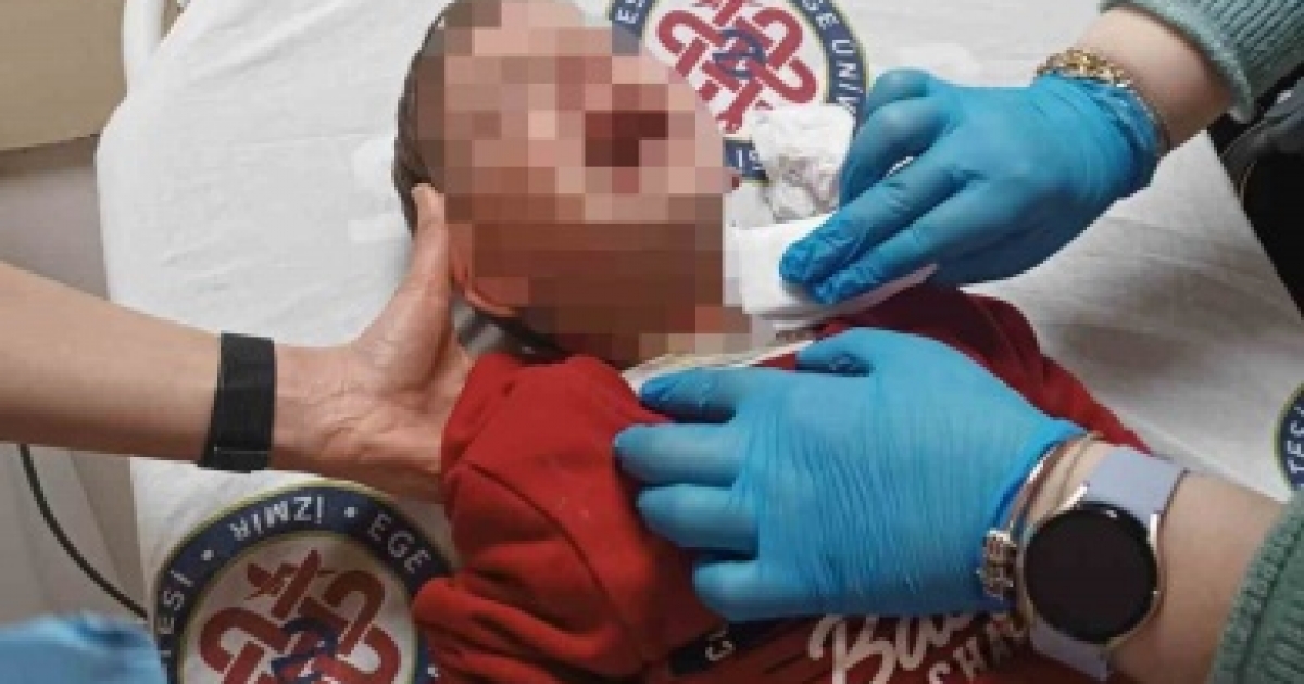 İZMİR’DE PARKTA 2 YAŞINDAKİ ÇOCUĞA BIÇAKLA SALDIRAN ŞÜPHELİ TUTUKLANDI