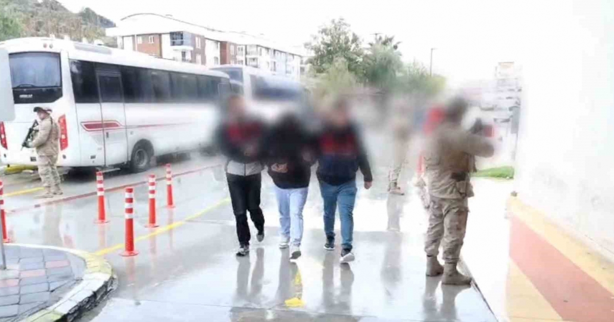 KUŞADASI’NDA UYUŞTURUCU OPERASYONU: 25 GÖZALTI

