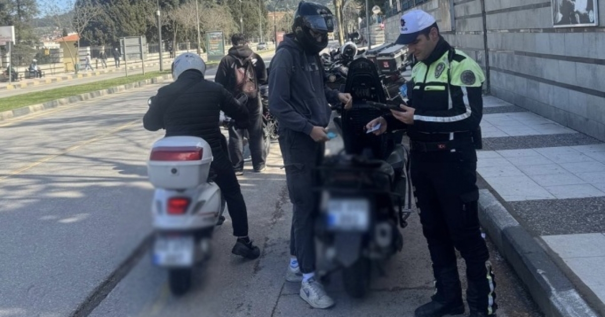 MANİSA’DA MOTOSİKLET DENETİMİ: 540 SÜRÜCÜYE, 3 MİLYON 800 BİN TL CEZA

