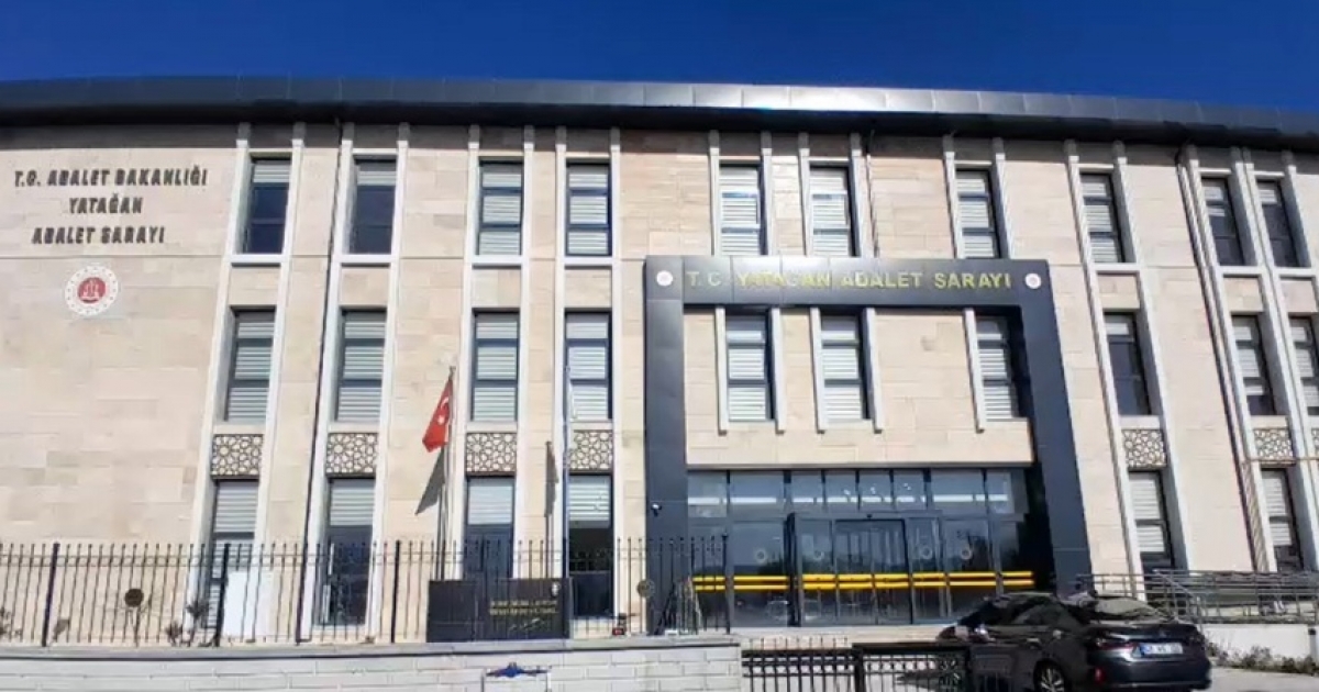 KURUSIKI TABANCAYLA TEHDİTTE BULUNDUĞU İDDİASIYLA 18 YAŞINDAKİ ŞÜPHELİ TUTUKLANDI