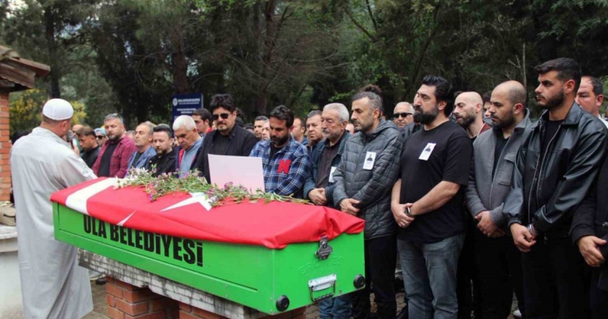 MÜZİSYEN RIZA TAMER AKYAKA’DA TOPRAĞA VERİLDİ