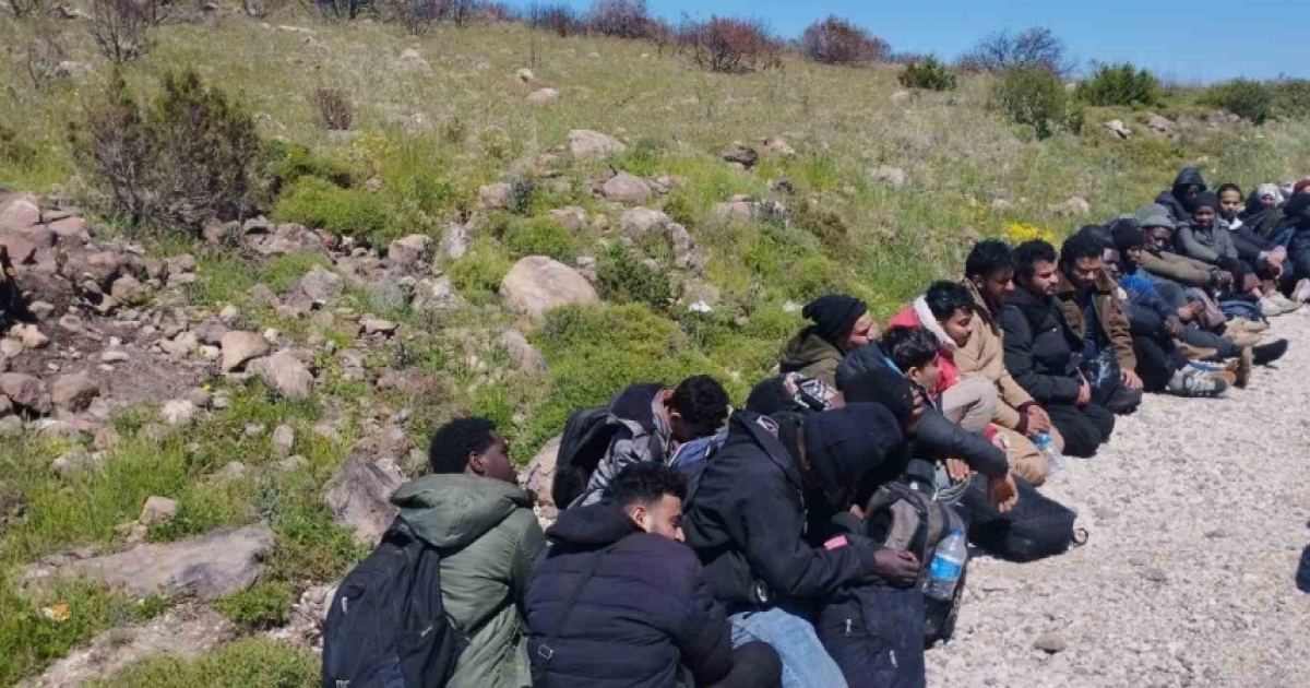 ÇEŞME’DE 36 YASA DIŞI GÖÇMEN VE 2 ORGANİZATÖR YAKALANDI

