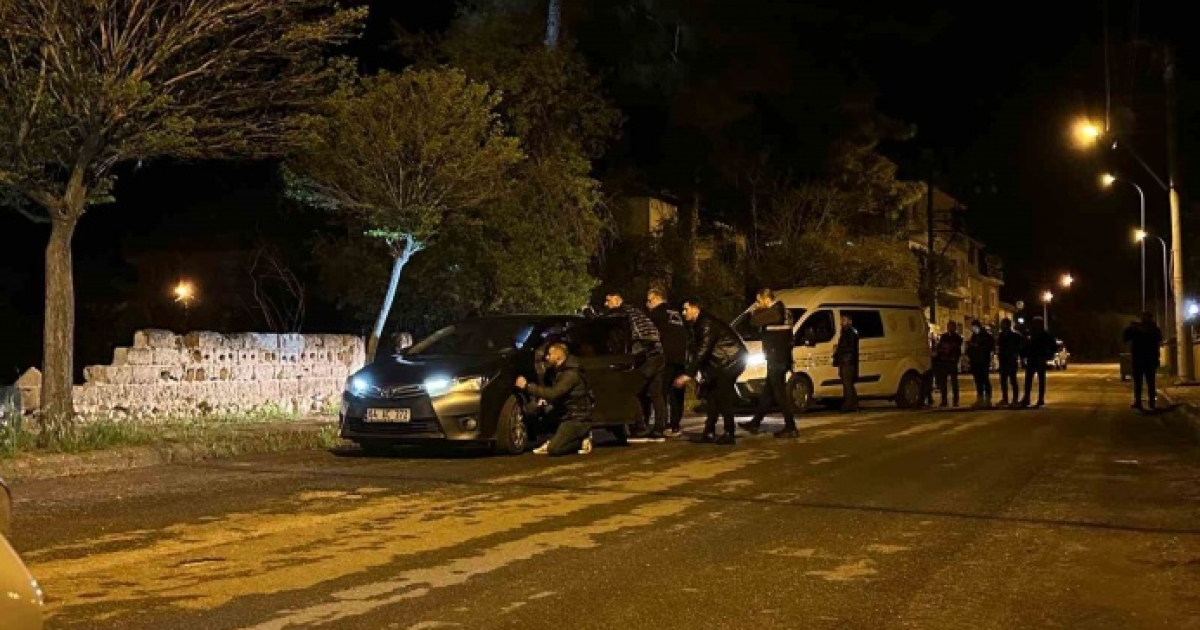 UŞAK’TA GÖREV BAŞINDAKİ POLİS EKİPLERİNE POMPALI TÜFEKLE ATEŞ AÇILDI: 2 POLİS YARALANDI