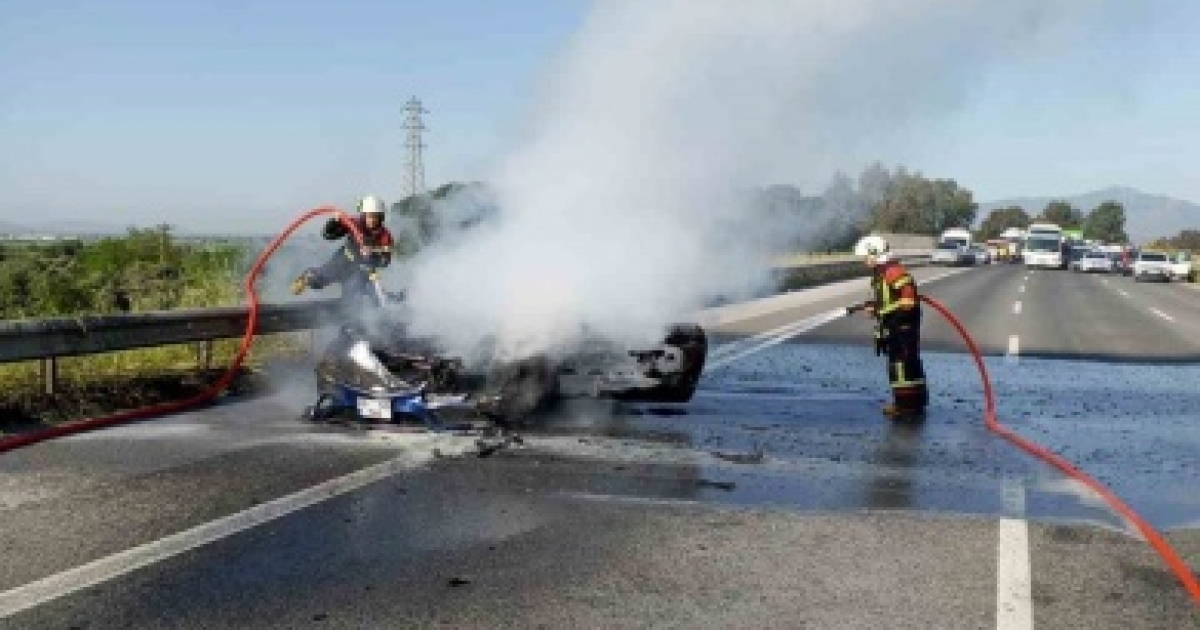 GERMENCİK’TE ARAÇ KÜLE DÖNDÜ
