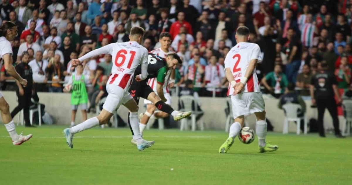 KARŞIYAKA, PLAY-OFF’A VEDA ETTİ
