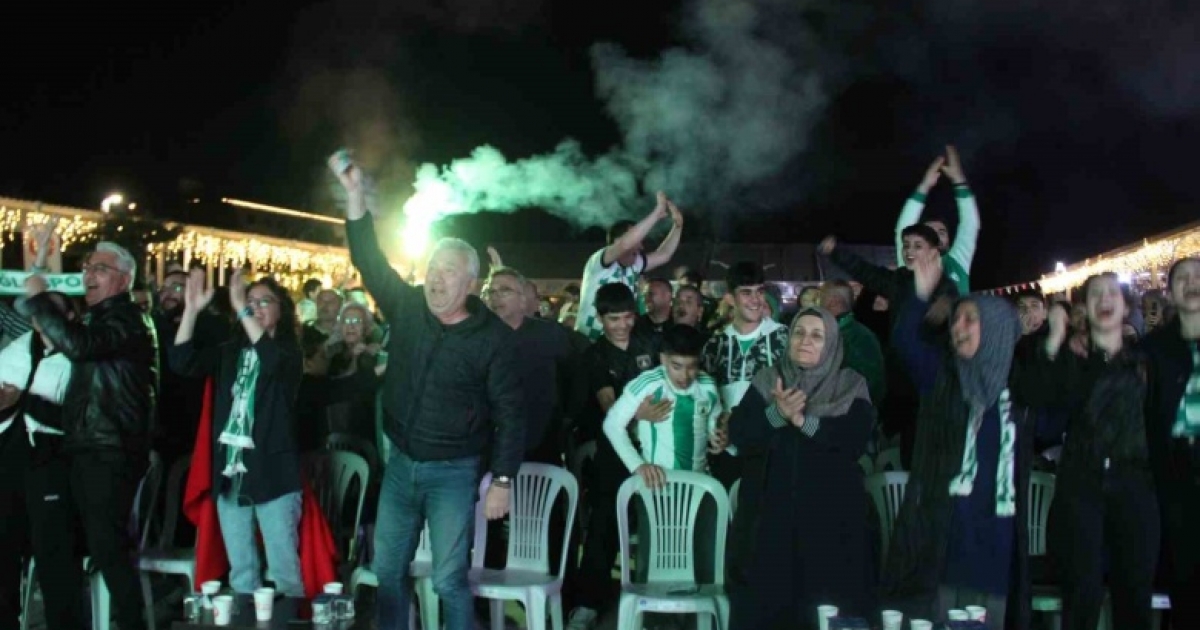 MUĞLASPOR’UN ZAFERİ GECEYİ BAYRAMA ÇEVİRDİ
