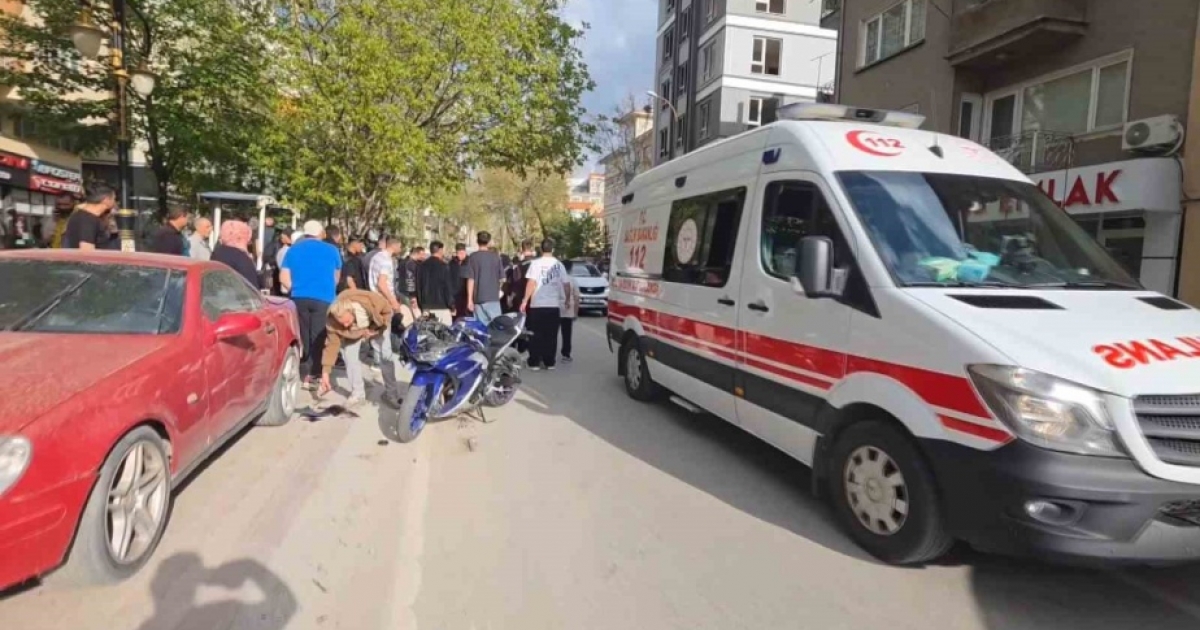 KÜTAHYA’DA MOTOSİKLET YAYAYA ÇARPTI: 2 YARALI
