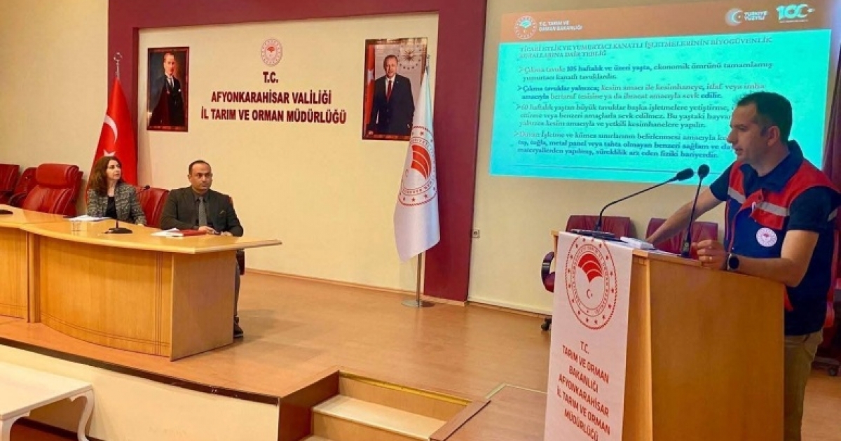 KANATLI HAYVAN İŞLETMECİLERİNE BİYOGÜVENLİK ANLATILDI

