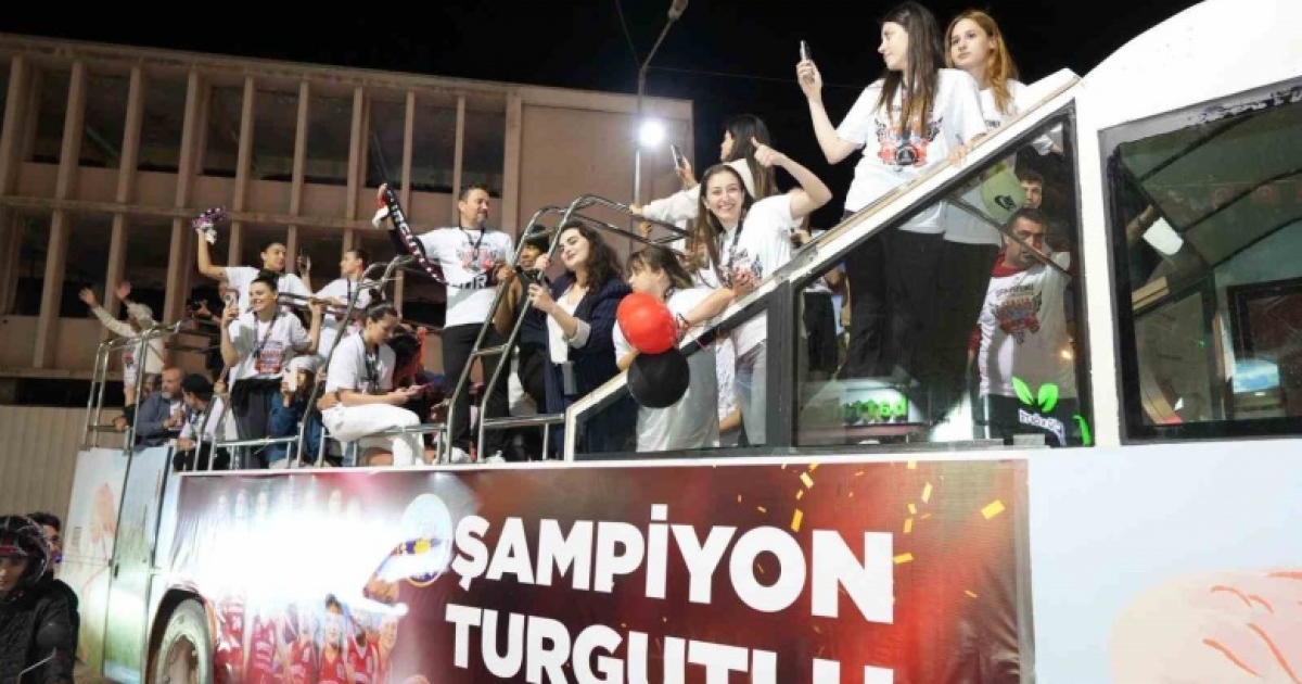TURGUTLU BELEDİYESİ KADIN BASKETBOL TAKIMI, SÜPER LİG’E YÜKSELDİ