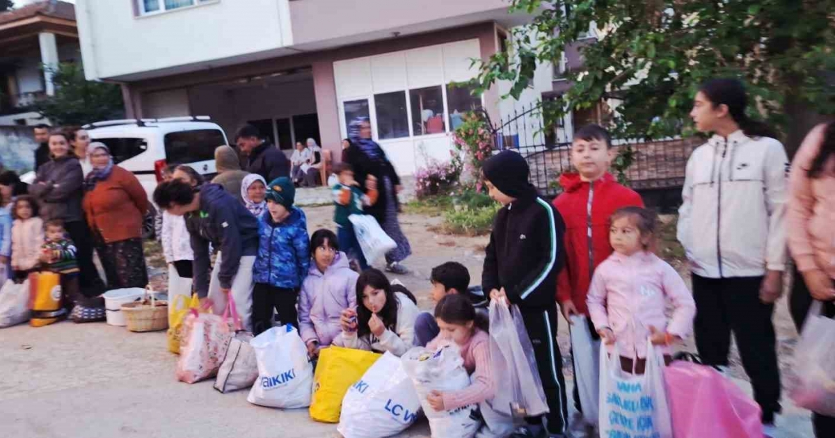 ASIRLIK GELENEKLE ÇOCUKLARIN YÜZÜ GÜLÜYOR
