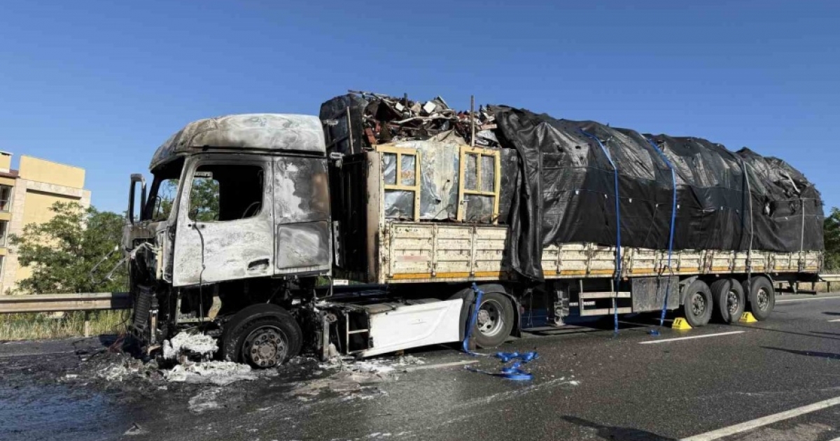 MUĞLA’DA TIR ALEVLERE TESLİM OLDU
