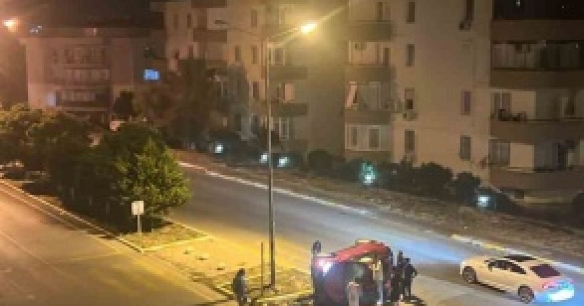KUŞADASI’NDA TAKLA ATAN OTOMOBİLİN SÜRÜCÜSÜ YARALANDI
