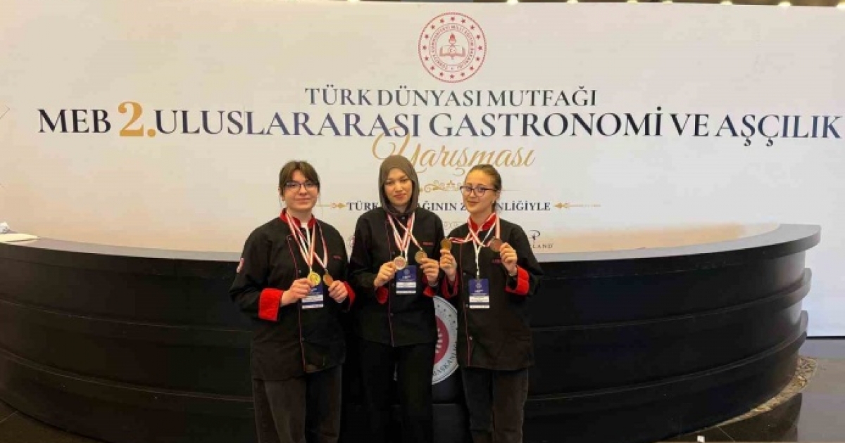 GEDİZ’İN ALTIN KIZLARI 2 YILDIR KATILDIĞI HER YARIŞMADAN DERECEYLE DÖNDÜLER
