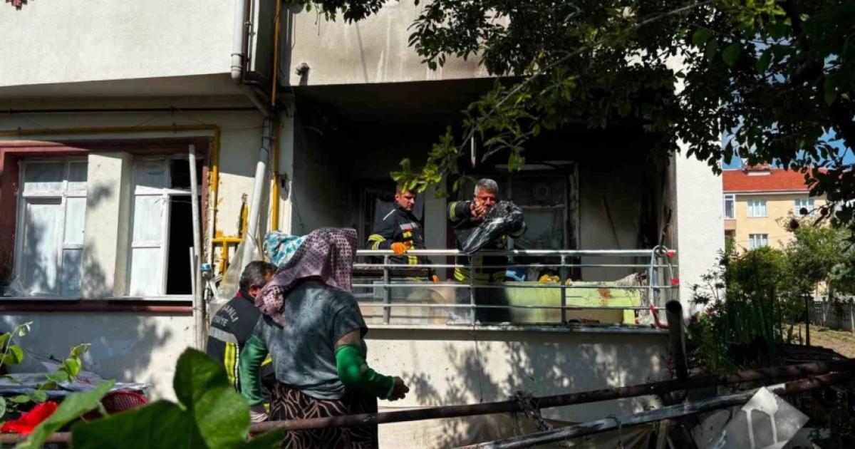 TAVŞANLI’DA BALKON YANGINI PANİĞİ
