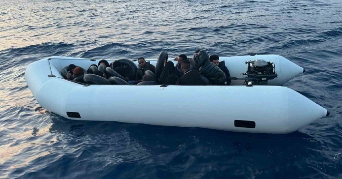 KUŞADASI’NDA 18 DÜZENSİZ GÖÇMEN KURTARILDI
