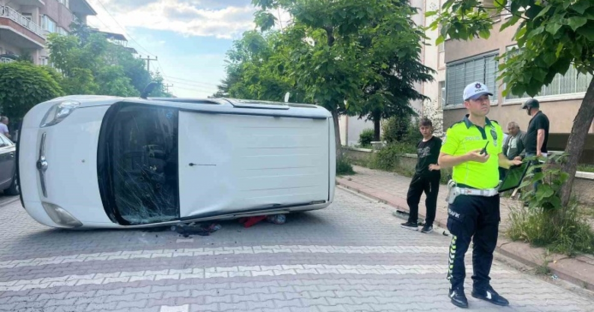 TAVŞANLI’DA OTOMOBİL YAN YATTI: 2 YARALI
