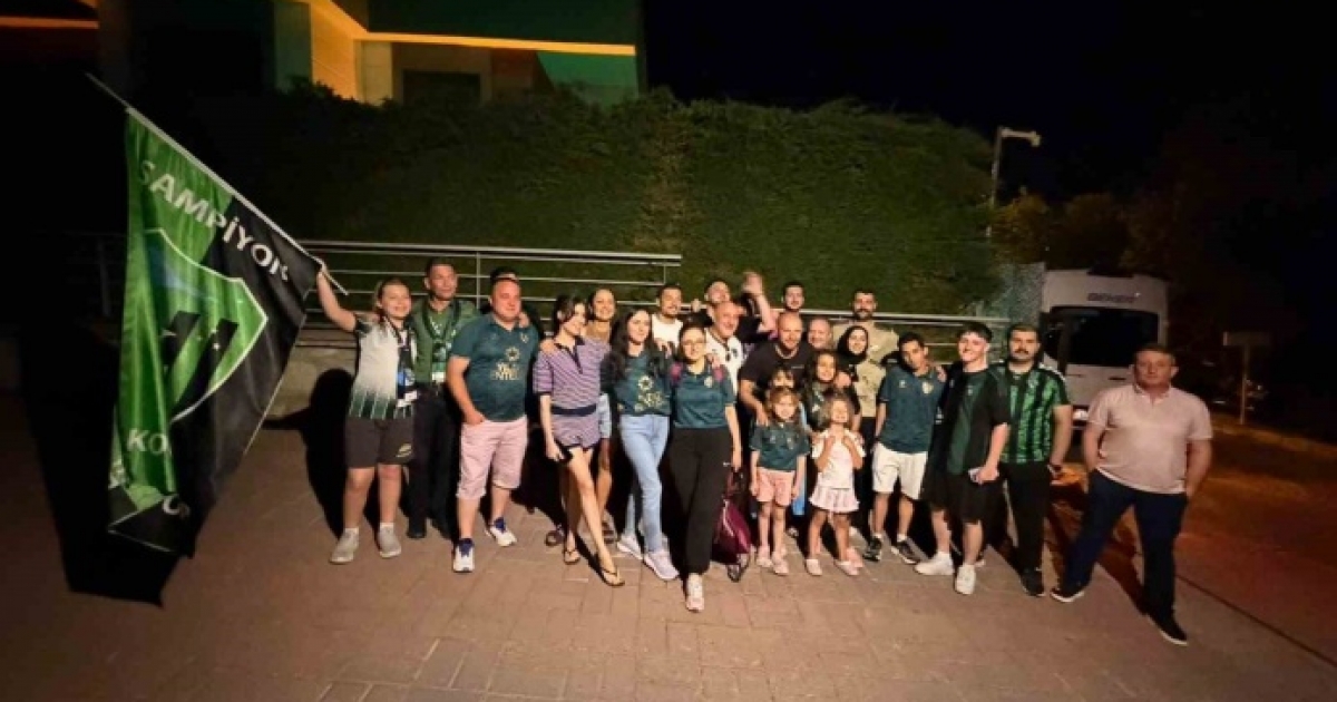 KOCAELİSPOR TARAFTARLARINDAN KAPTANLARINA BÜYÜK SÜRPRİZ
