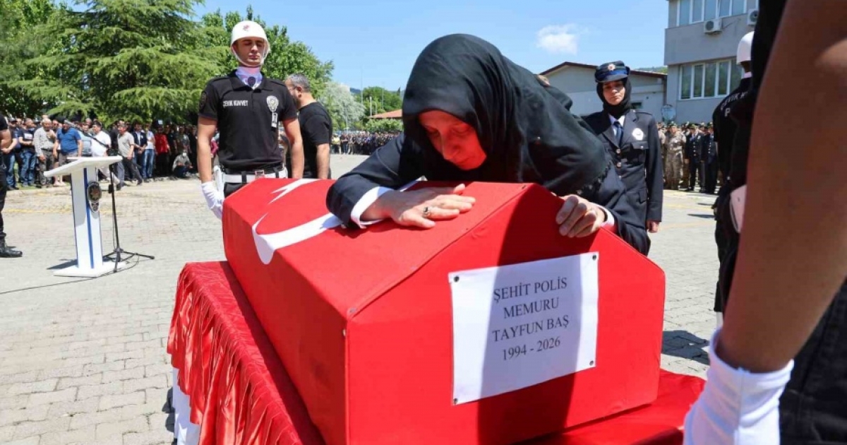 ŞEHİT POLİSE EŞİNDEN YÜREKLERİ DAĞLAYAN VEDA
