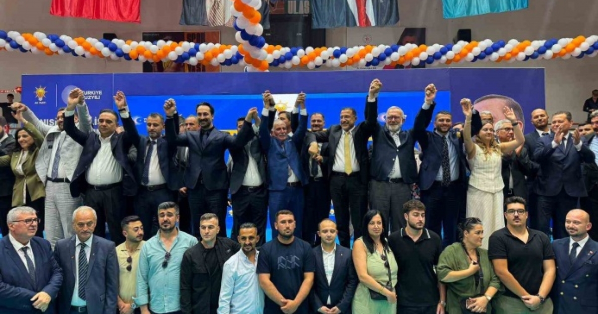 AK PARTİ’YE MANİSA’DA TOPLU KATILIM: 612 KİŞİYE ROZET TAKILDI
